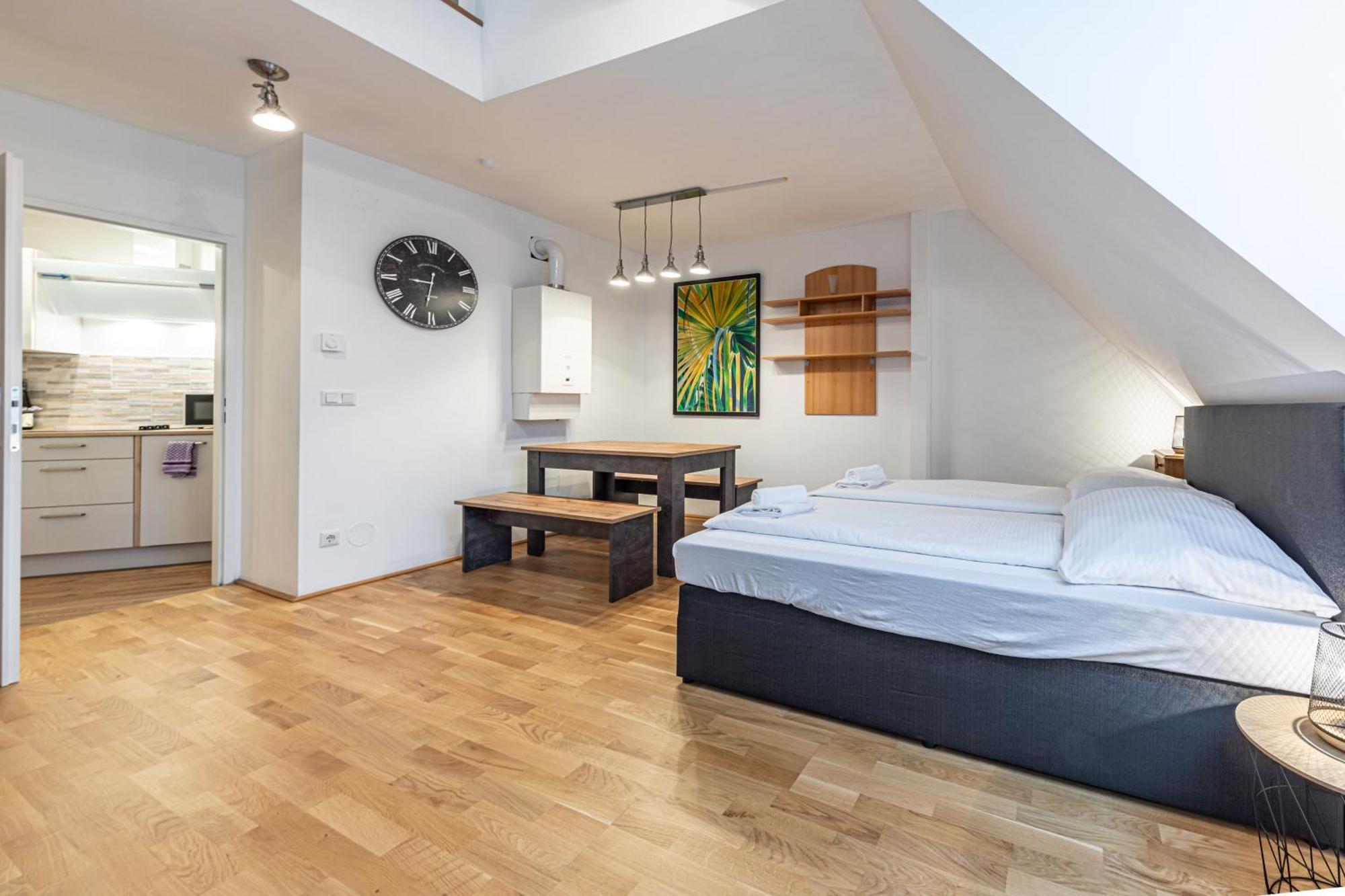 Penthouse Suites By Jr City Apartments Vienna Exterior photo